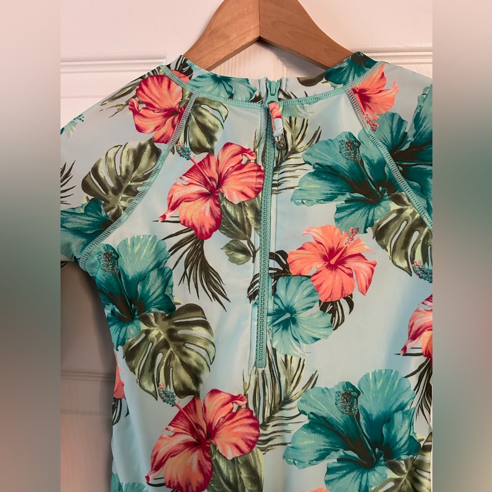 Justice Rashguard 🌺 - Picture 4 of 6